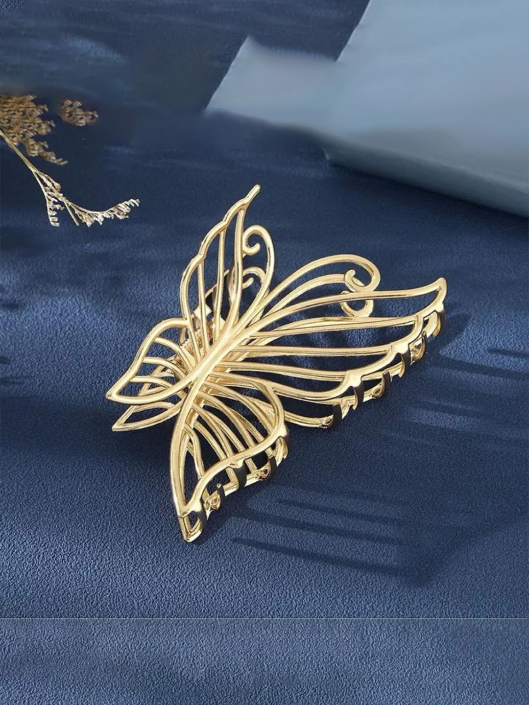 

Radhya Accessories Women Claw Clip, Gold