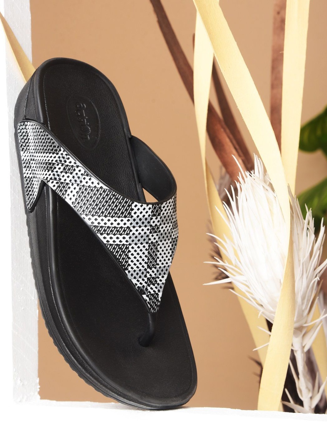 

Action EVA Flotter Women Self Design Thong Flip-Flops, Black