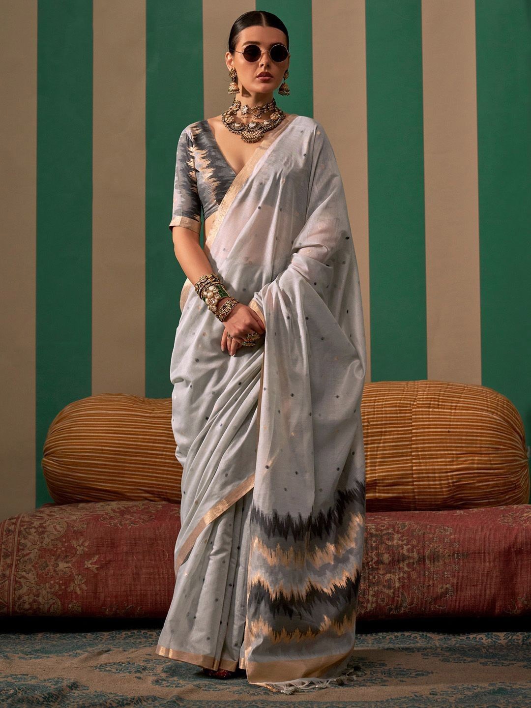 

bansari textiles Ethnic Motifs Printed Zari Saree With Blouse Piece, Grey