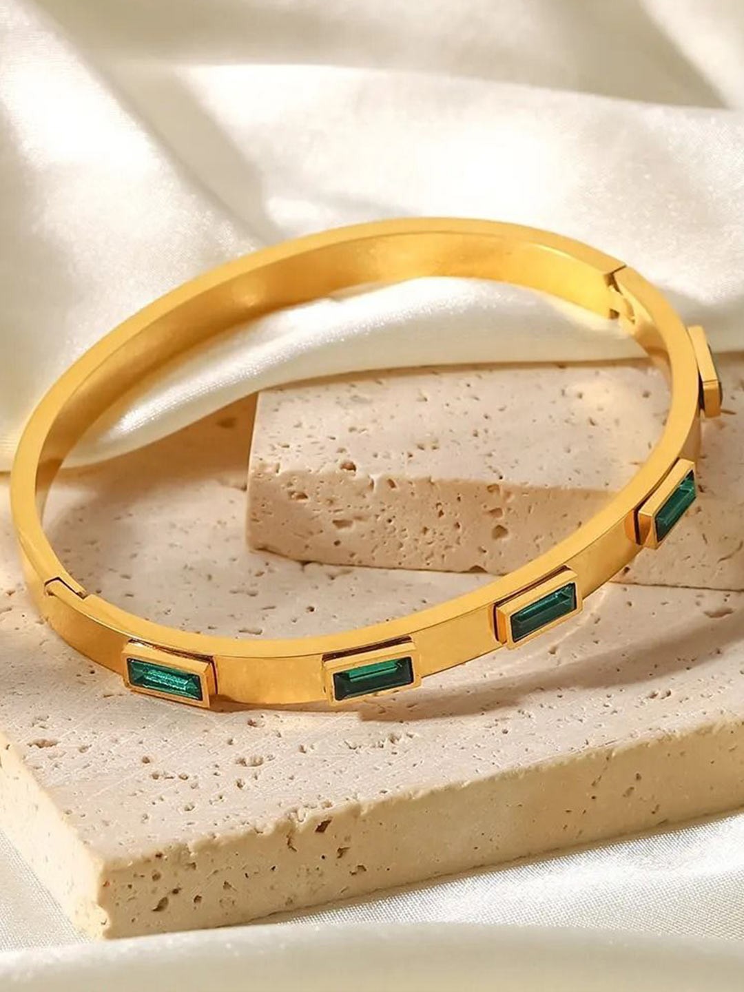 

DIVASTRI Gold-Plated Stainless Steel Anti-Tarnish Kada Bracelet