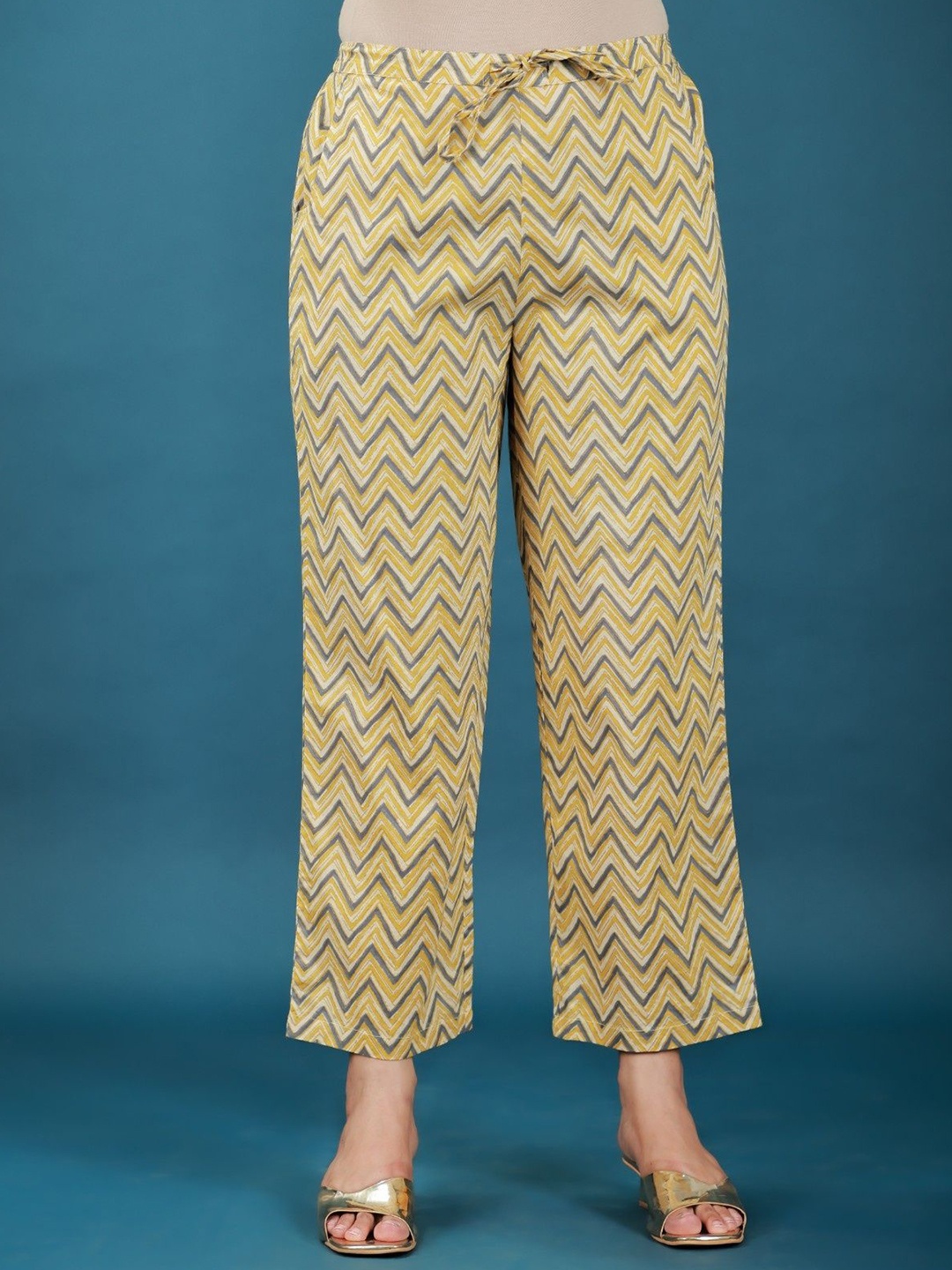 

Aramya Women Printed Straight Fit Cotton Cigarette Trouser, Yellow
