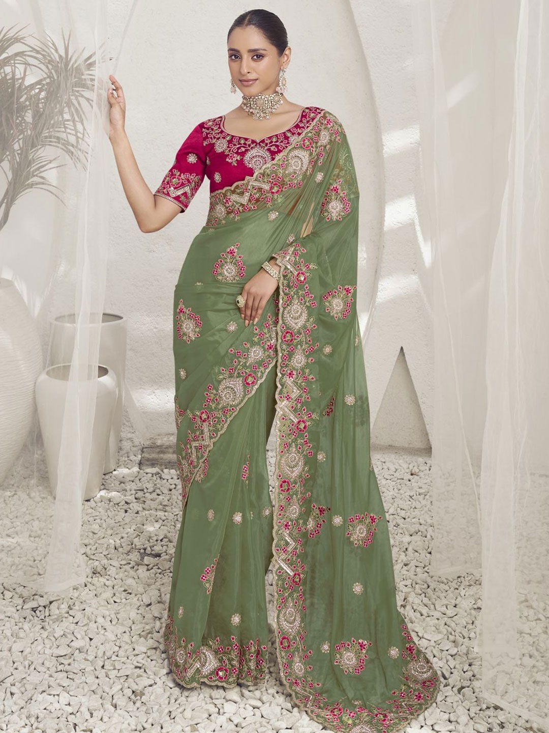 

Suha Floral Embellished Embroidered Saree, Green