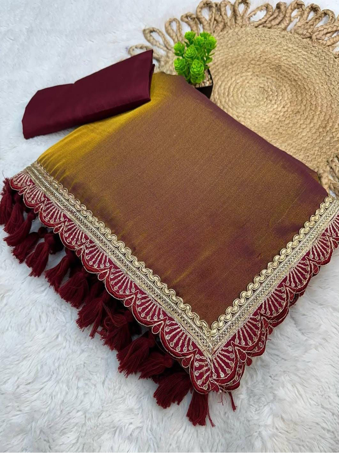

MANSUBHA Embroidered Silk Blend Designer Banarasi Saree, Maroon
