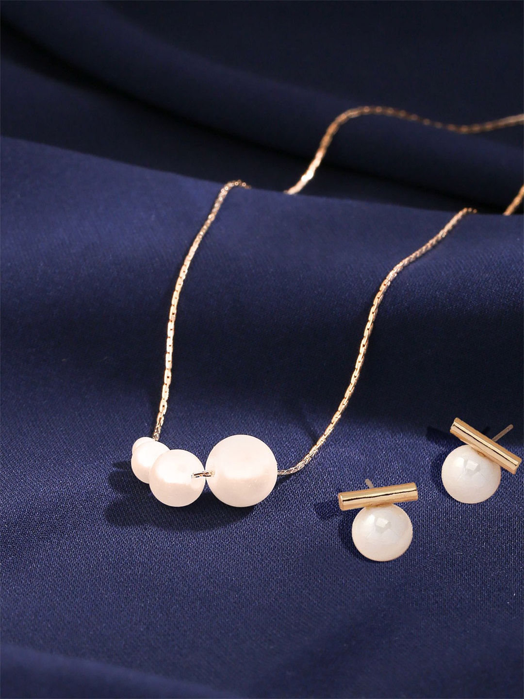 

Yellow Chimes Gold-Plated Pearl Beaded Jewellery Set