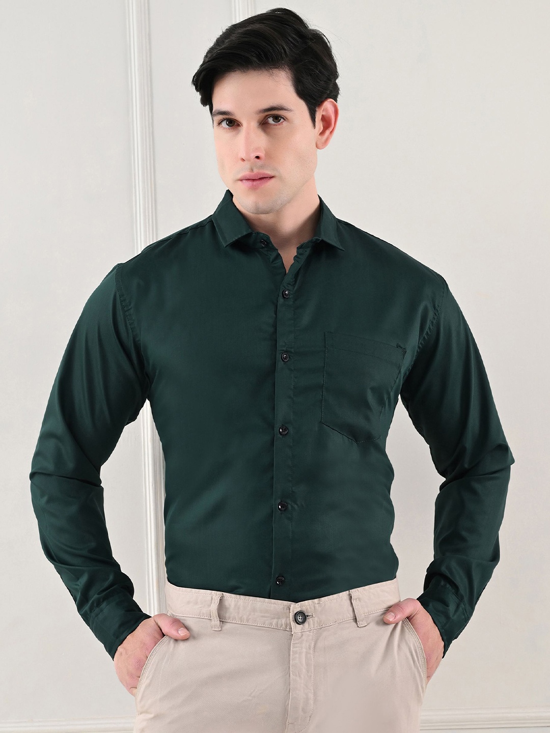 

Streetsutra Men Comfort Slim Fit Spread Collar Solid Cotton Casual Shirt, Green