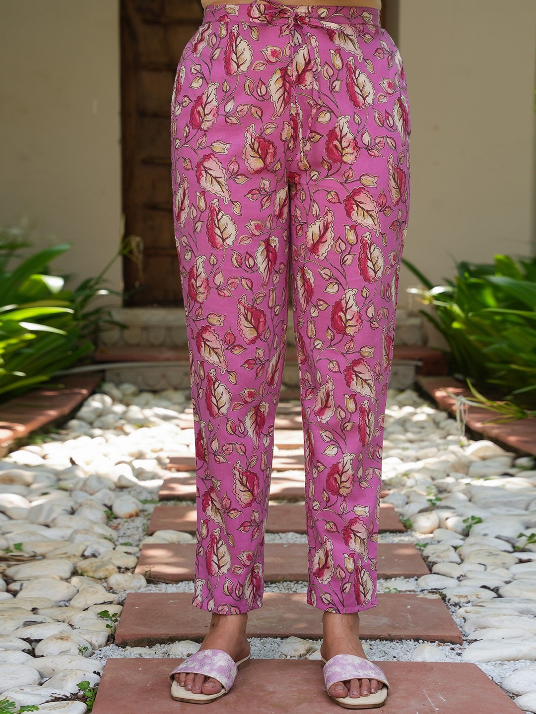 

Aramya Women Ethnic Motifs Printed Palazzos, Pink