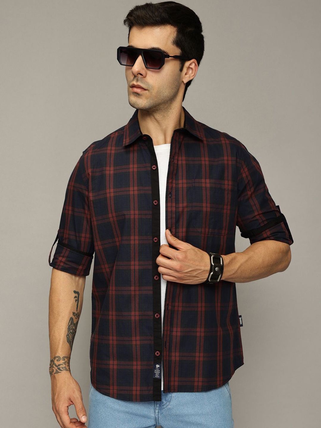 

The Roadster Lifestyle Co. Men Premium Fit Windowpane Checked Cotton Casual Shirt, Navy blue