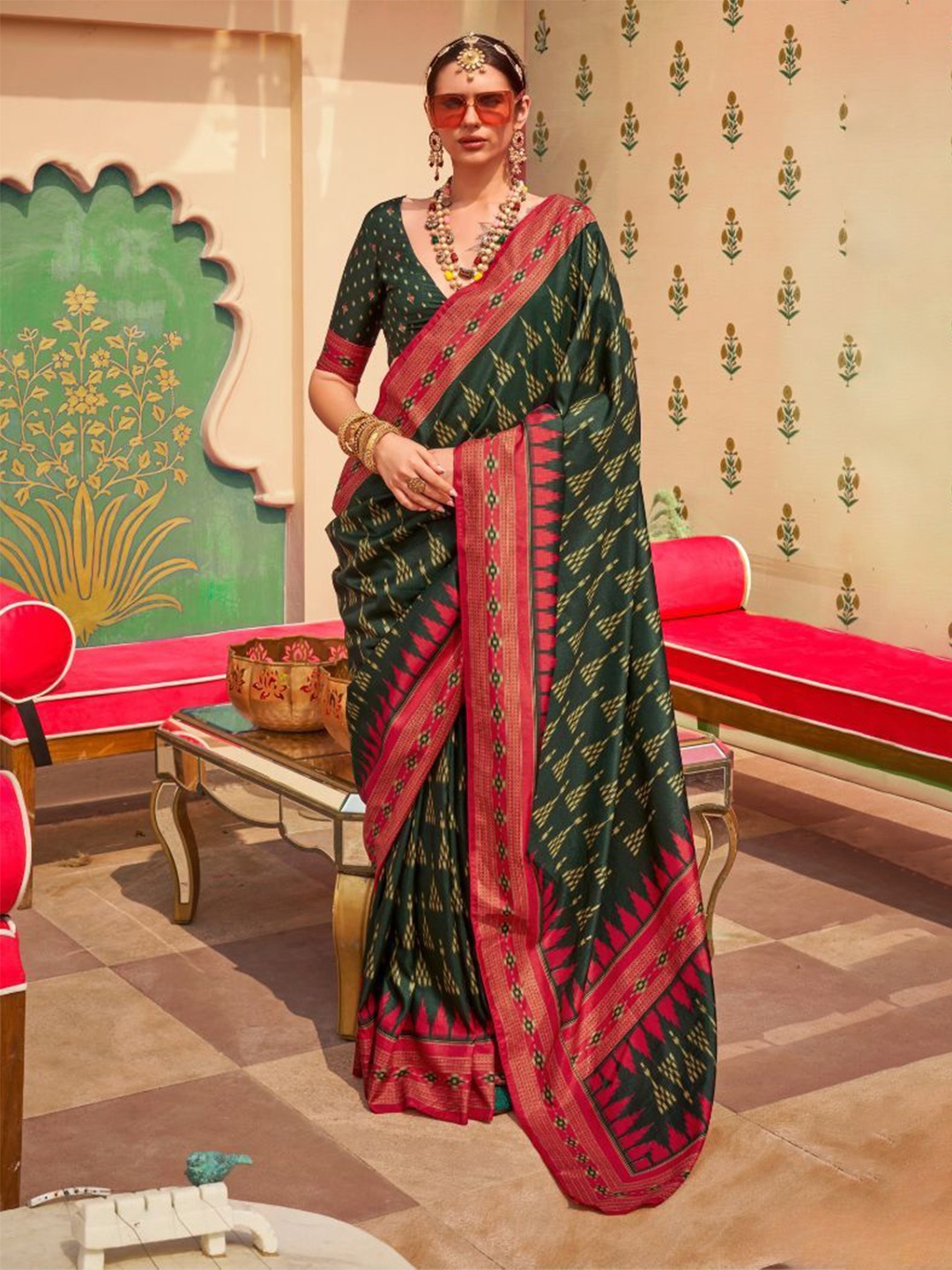 

MySilkLove Ethnic Motifs Printed Banarasi Saree, Green