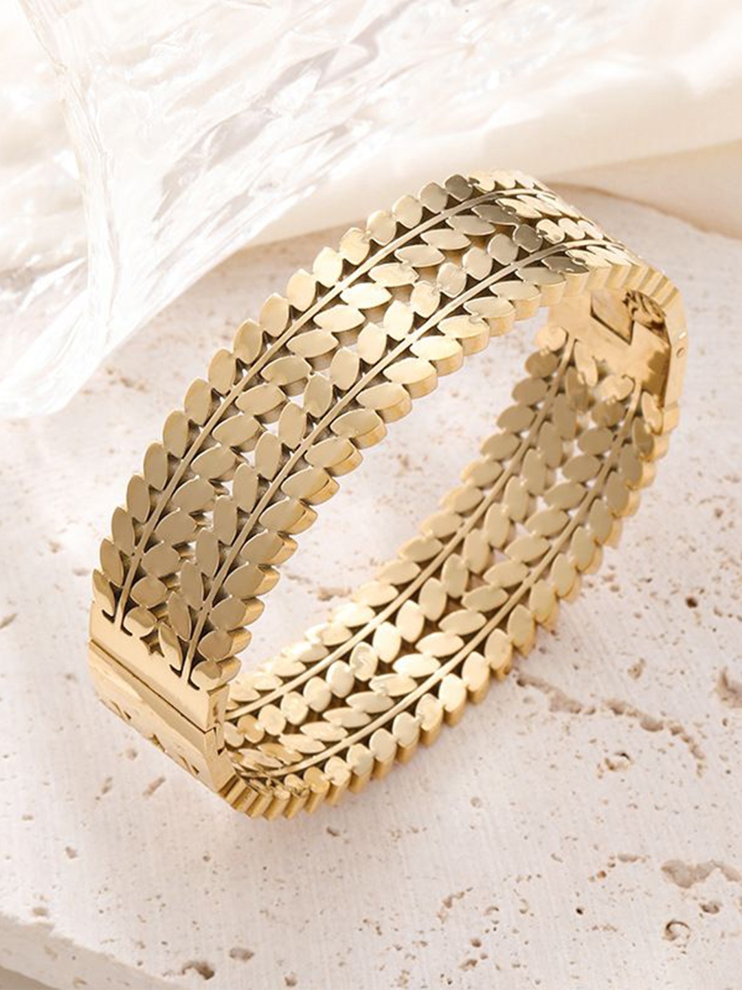 

DIVASTRI Gold-Plated Stainless Steel Anti-Tarnish Kada Bracelet