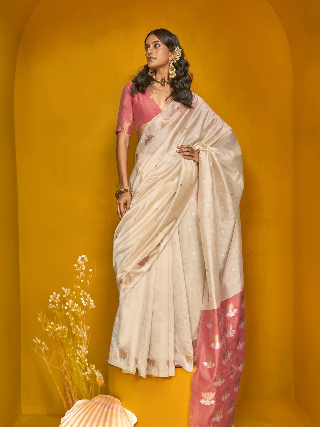 

bansari textiles Woven Design Silk Blend Banarasi Saree, White