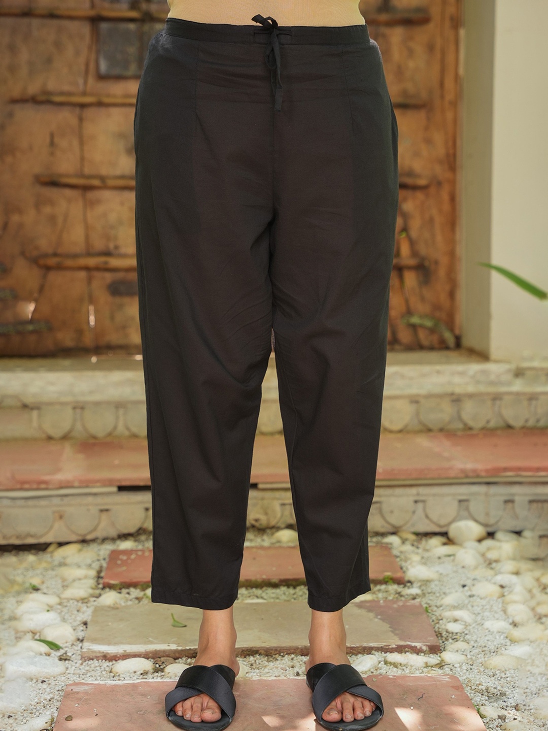 

Aramya Women Cotton Regular Trousers, Black