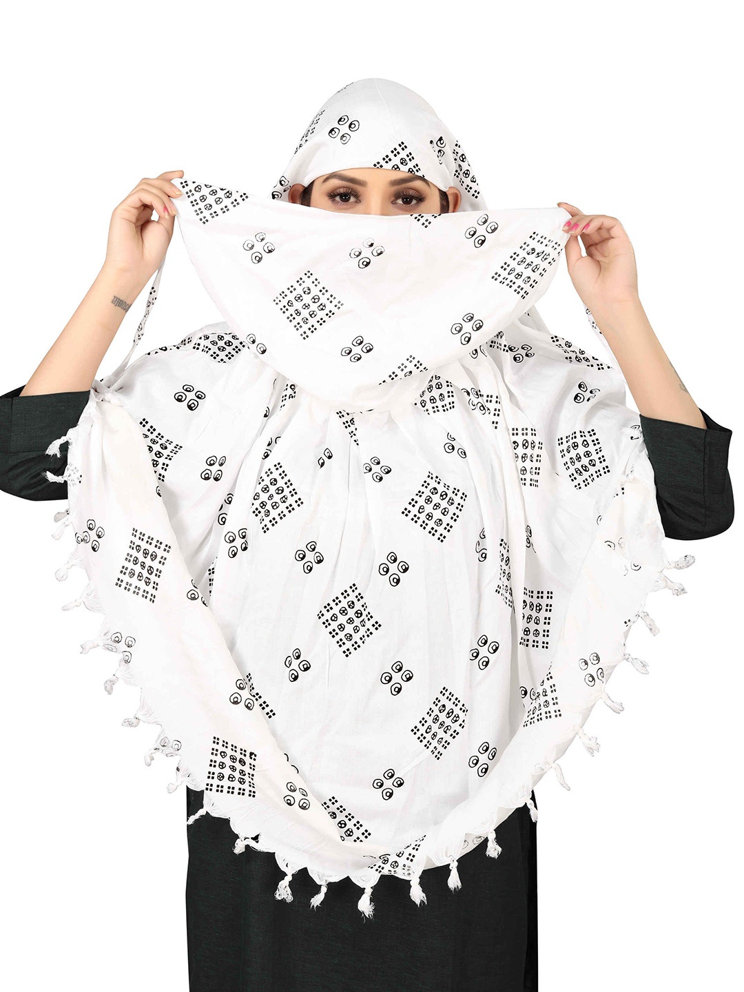 

Vicharan Women Printed Scarf, White
