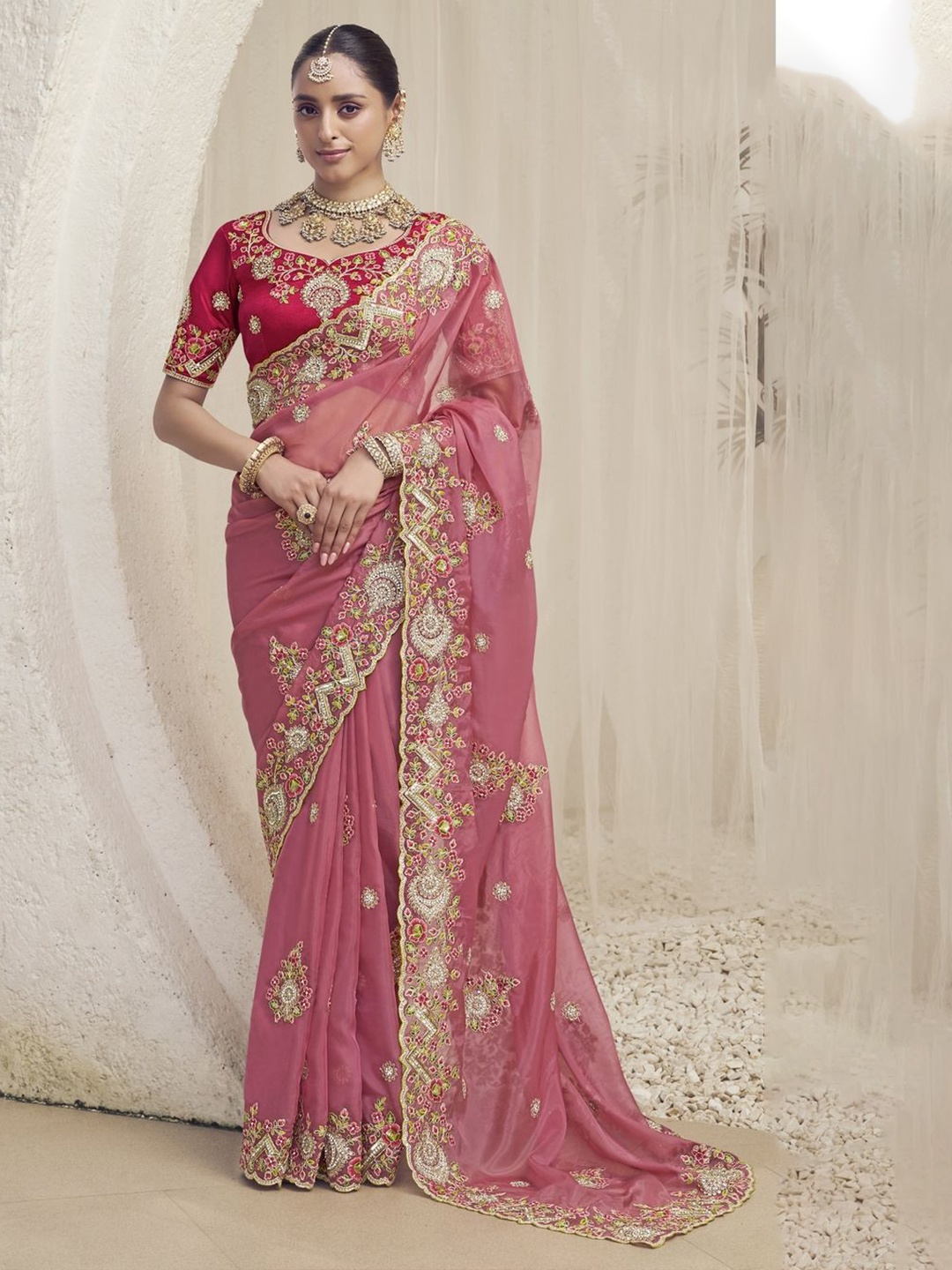 

Suha Floral Embellished Embroidered Saree, Pink