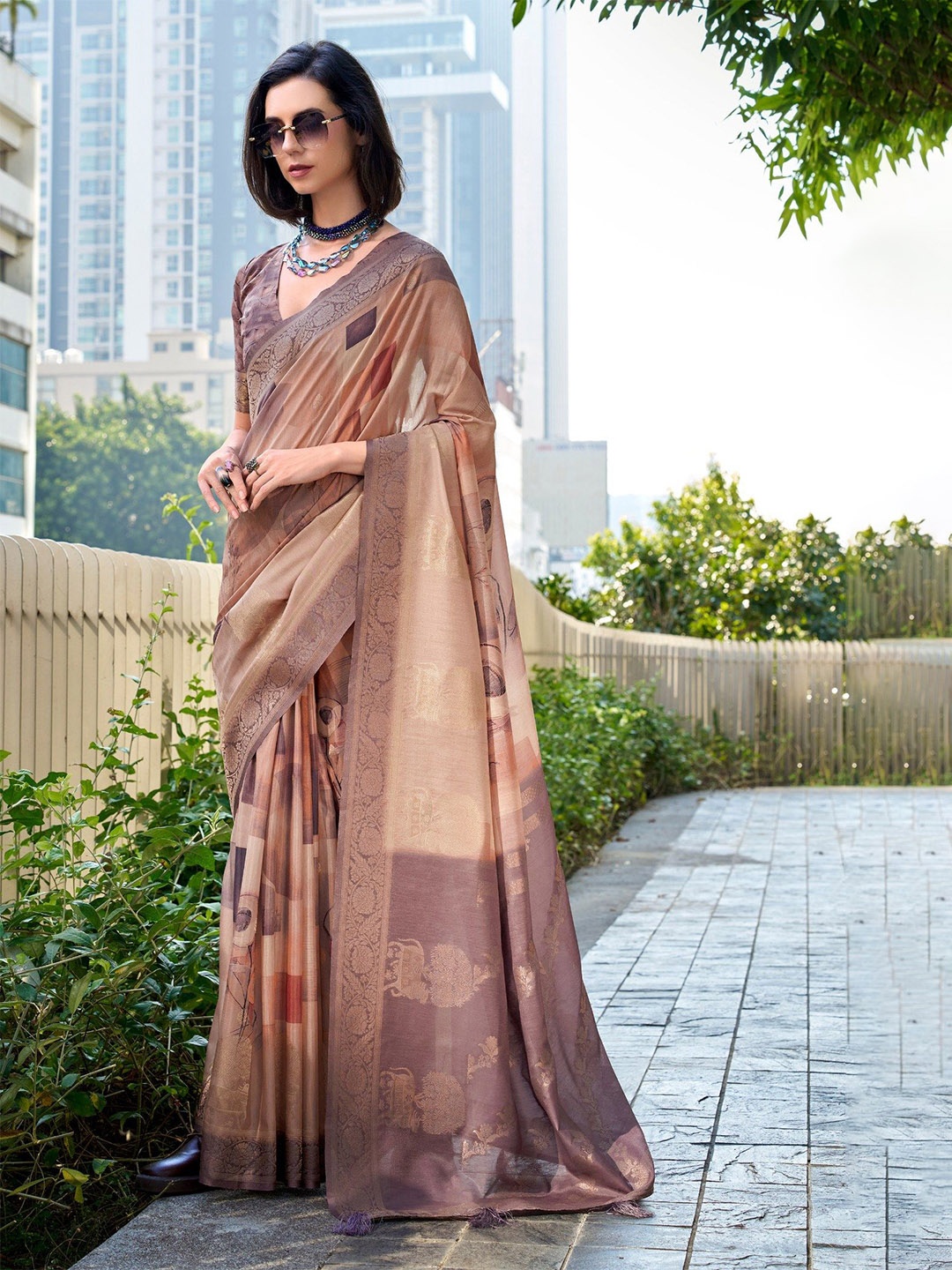 

MySilkLove Ethnic Motifs Zari Silk Blend Banarasi Saree, Brown