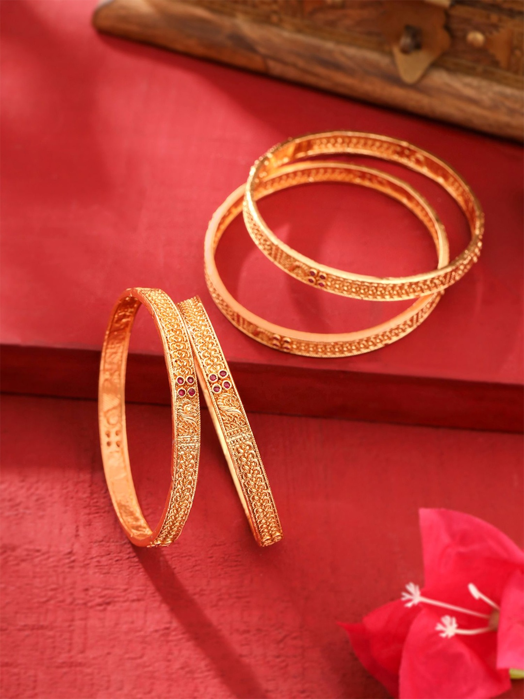

Yellow Chimes Traditional Set Of 4 Gold Plated Bangle Set