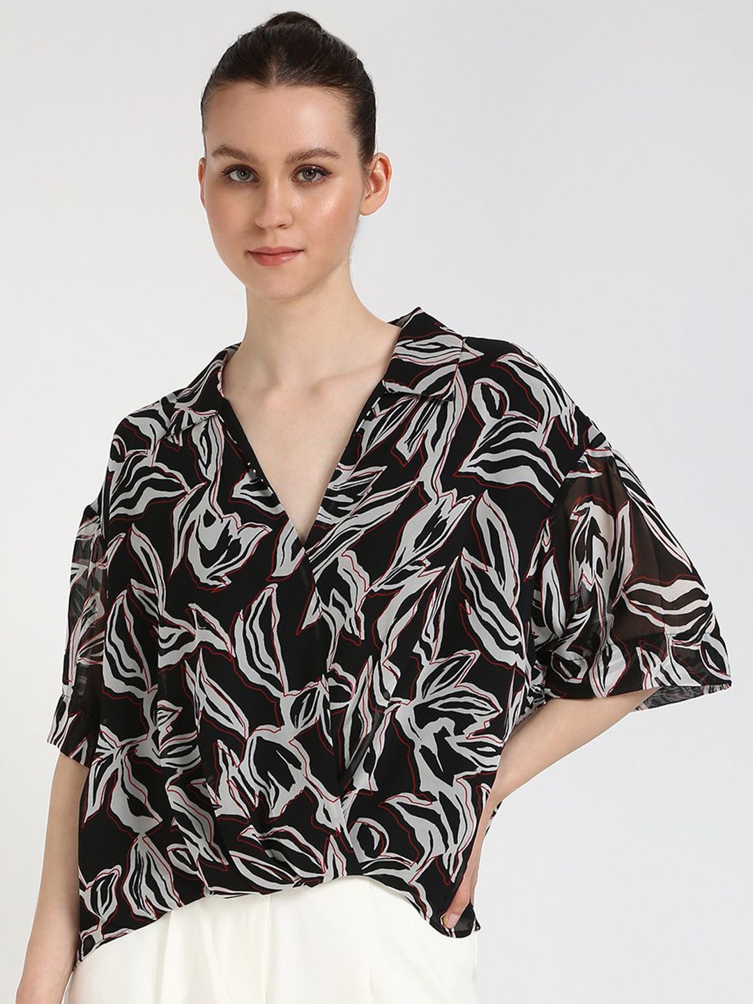 

Calvin Klein Jeans Floral Kimono Sleeve Top, Black