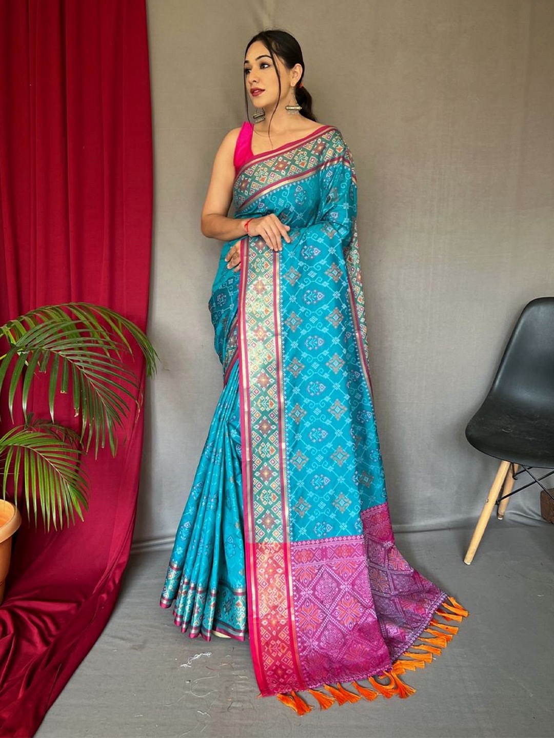 

KSM PRINTS Woven Design Zari Saree, Blue