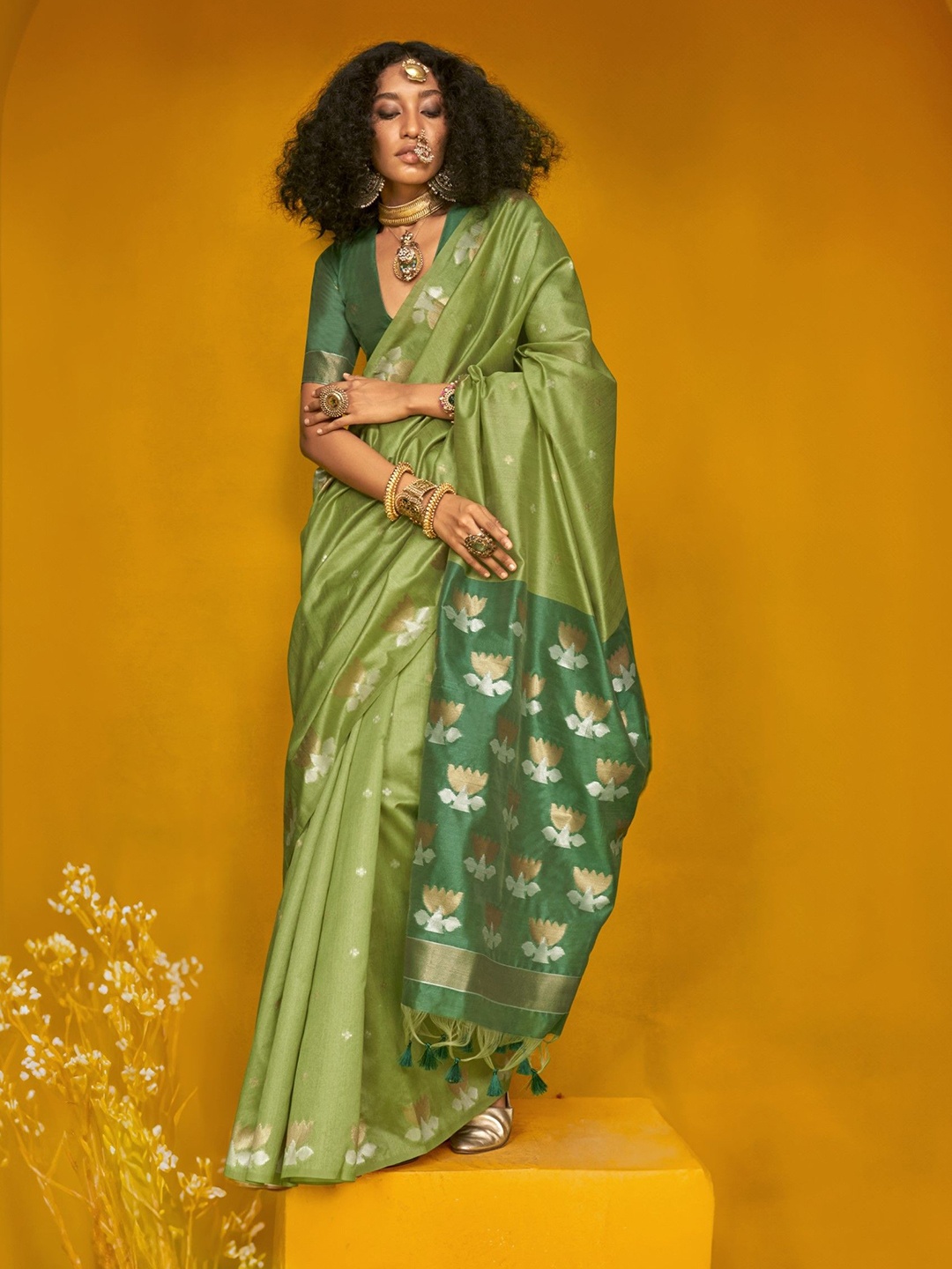 

Kriyansh Women Floral Banarasi Saree, Green