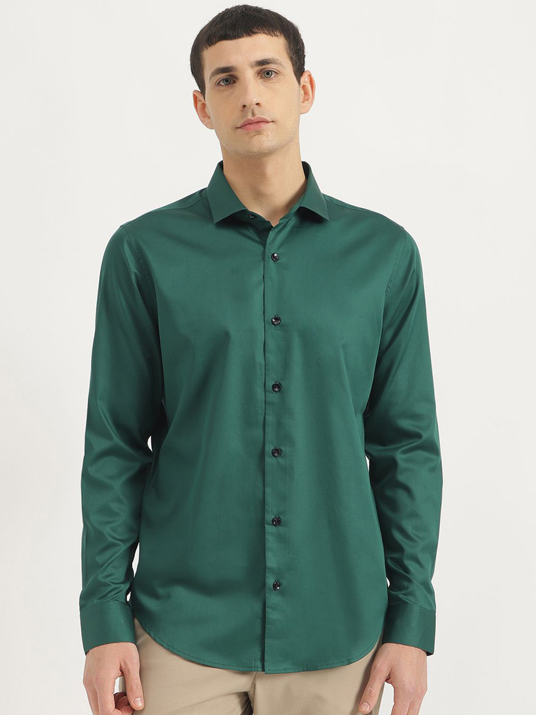 

United Colors of Benetton Men Slim Fit Spread Collar Solid Cotton Casual Shirt, Green