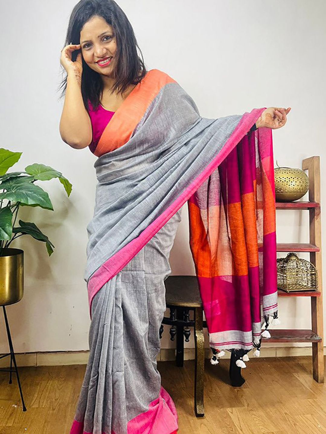 

Luxurionworld Women Colourblocked Pure Cotton Saree, Grey