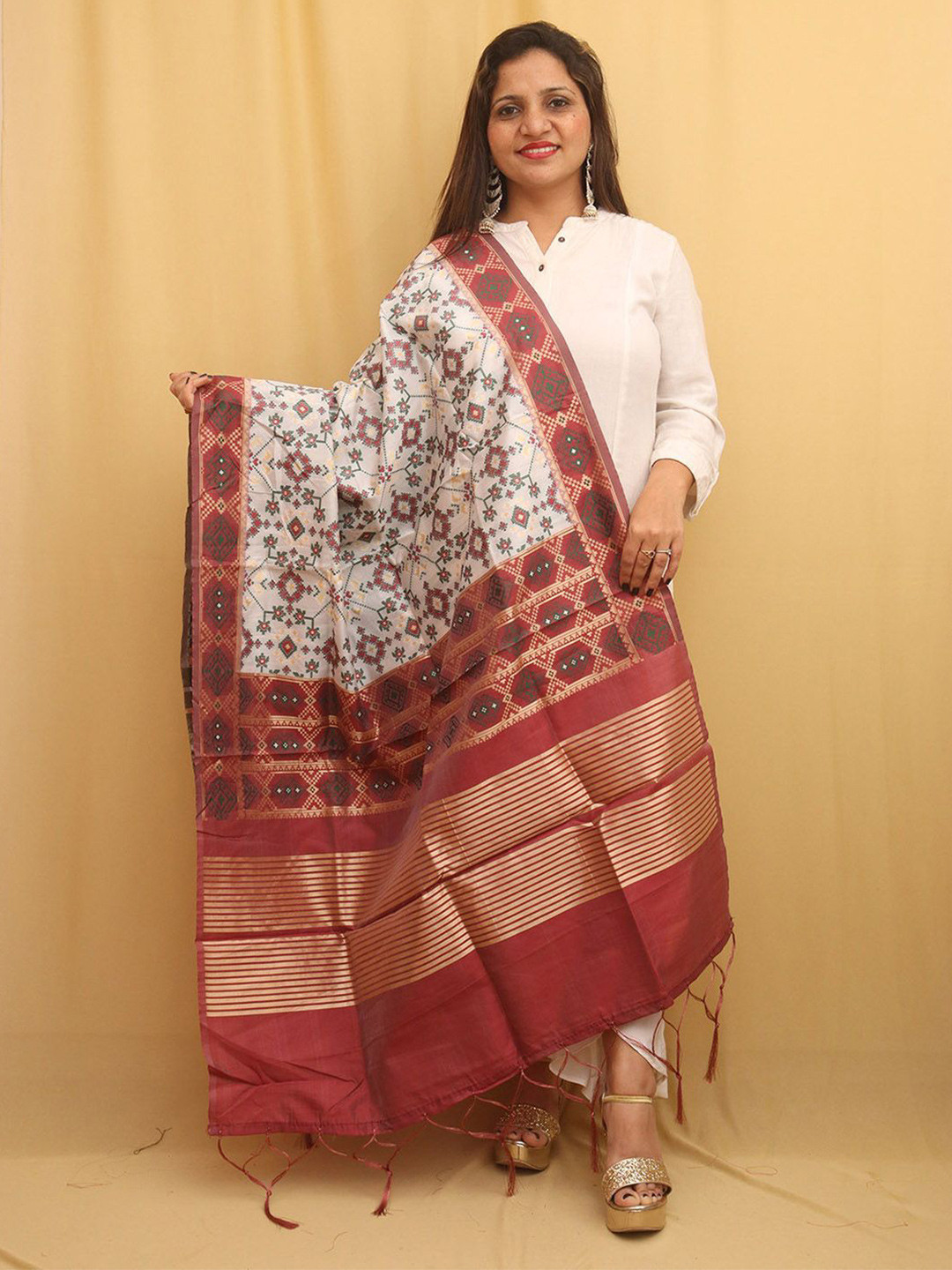 

Luxurionworld Ethnic Motifs Printed Silk Dupatta, Off white