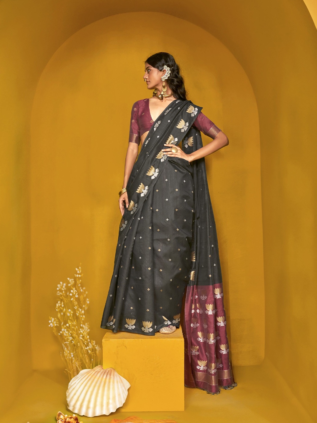 

Kriyansh Woven Design Banarasi Saree, Black