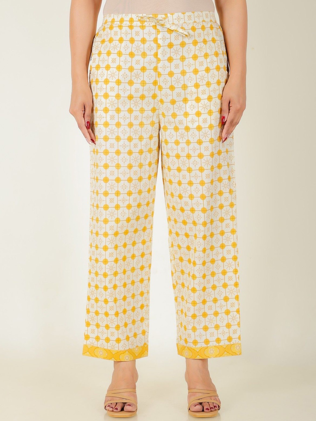 

Aramya Women Regular Fit Mid-Rise Cotton Trouser, Off white