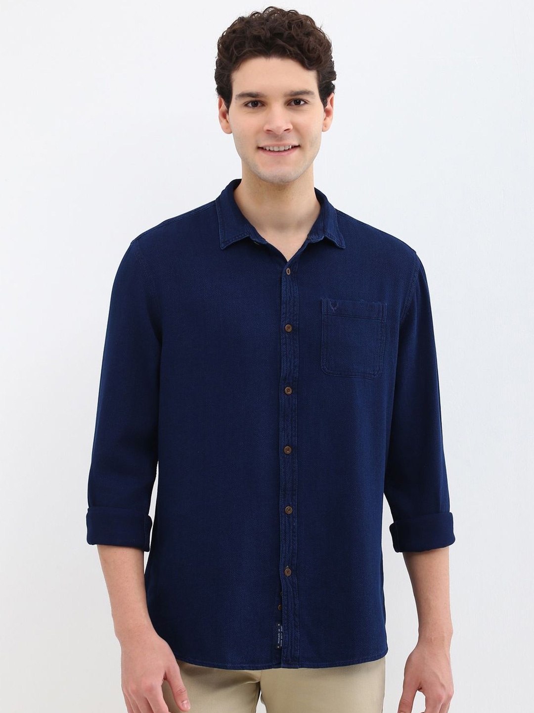 

Allen Solly Men Custom Fit Spread Collar Solid Cotton Casual Shirt, Navy blue