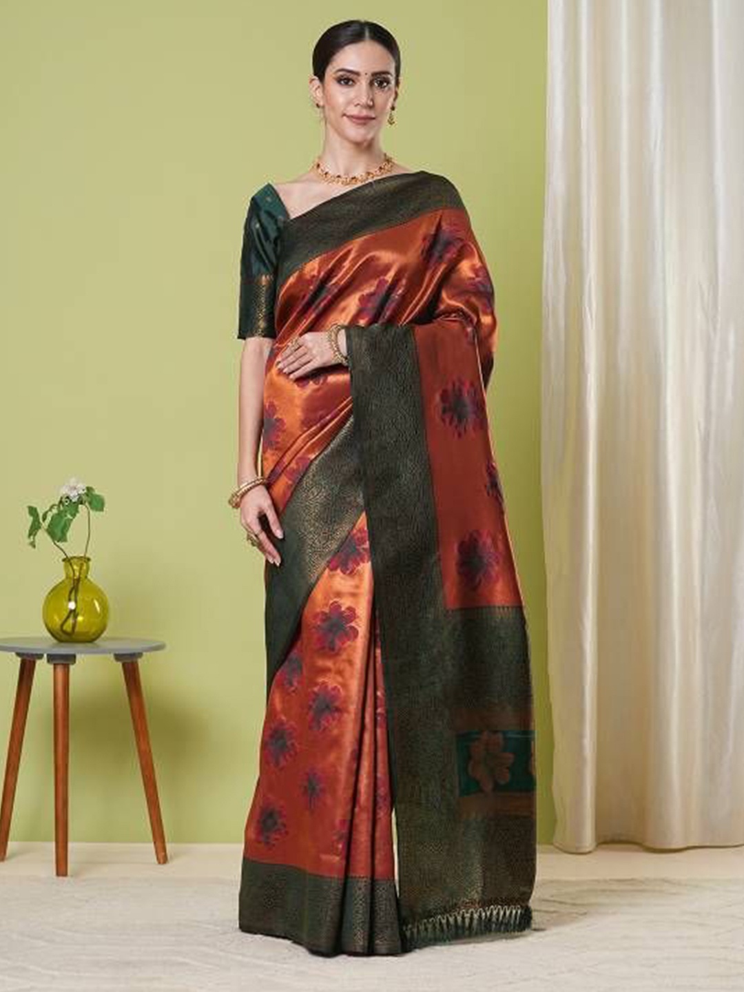 

KAYOMMI Woven Design Zari Banarasi Saree, Orange