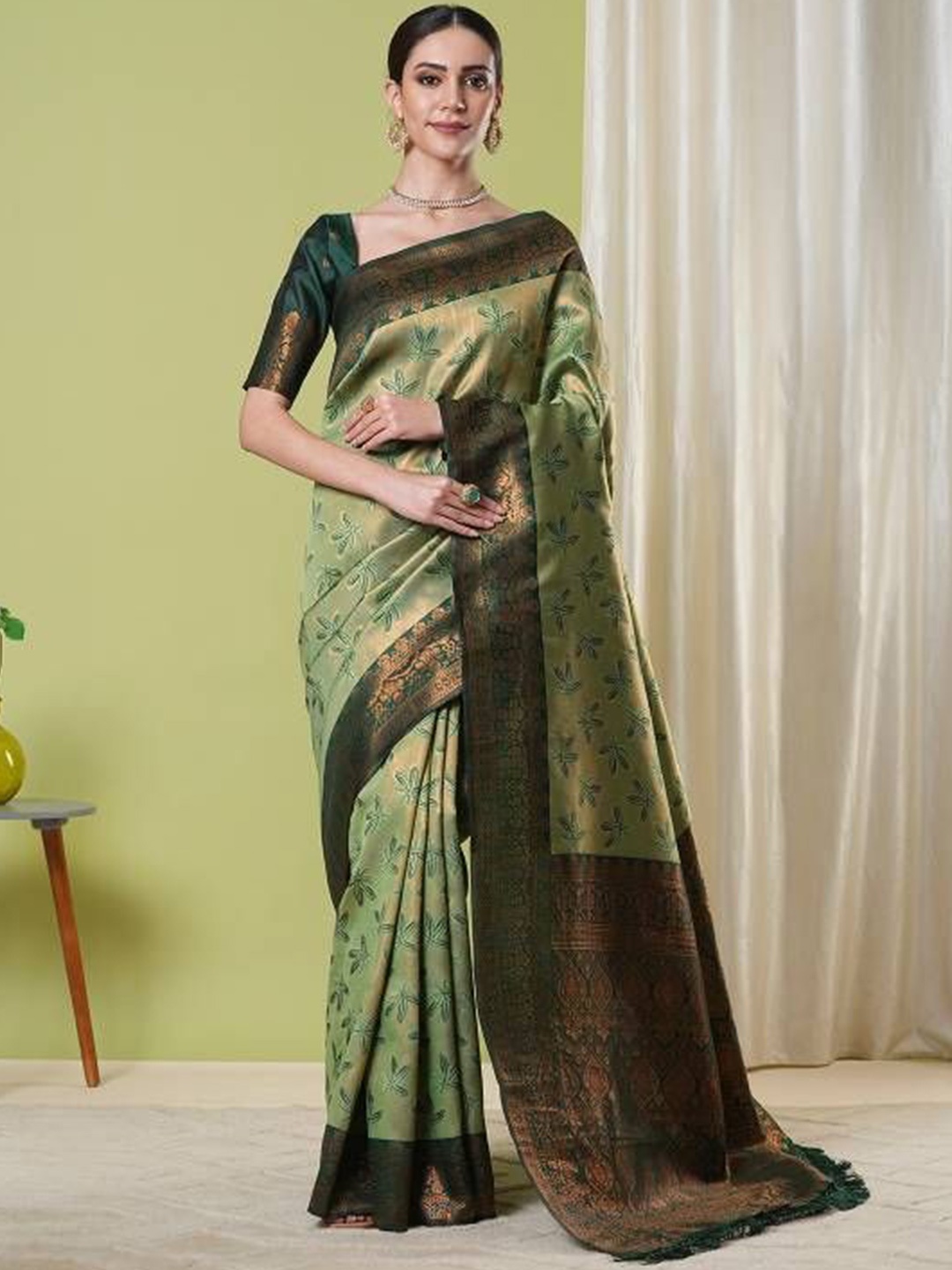 

KAYOMMI Woven Design Zari Art Silk Banarasi Saree, Green