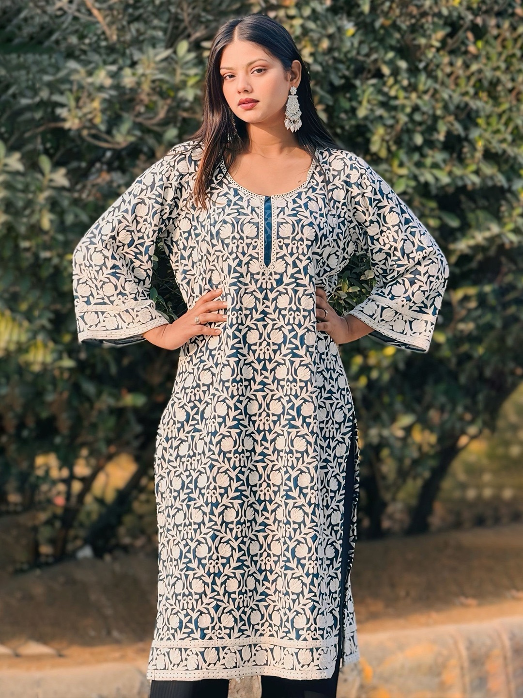 

REET MAHAL Floral Printed Round Neck Flared Sleeves Straight Kurtas, Blue