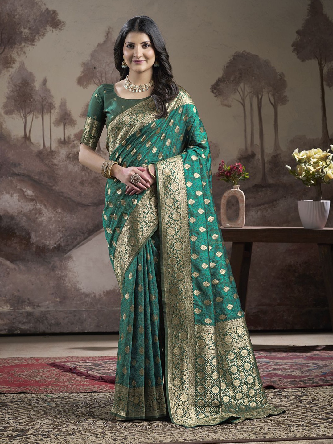 

Manu Designer Embellished Zari Silk Blend Designer Banarasi Saree, Green