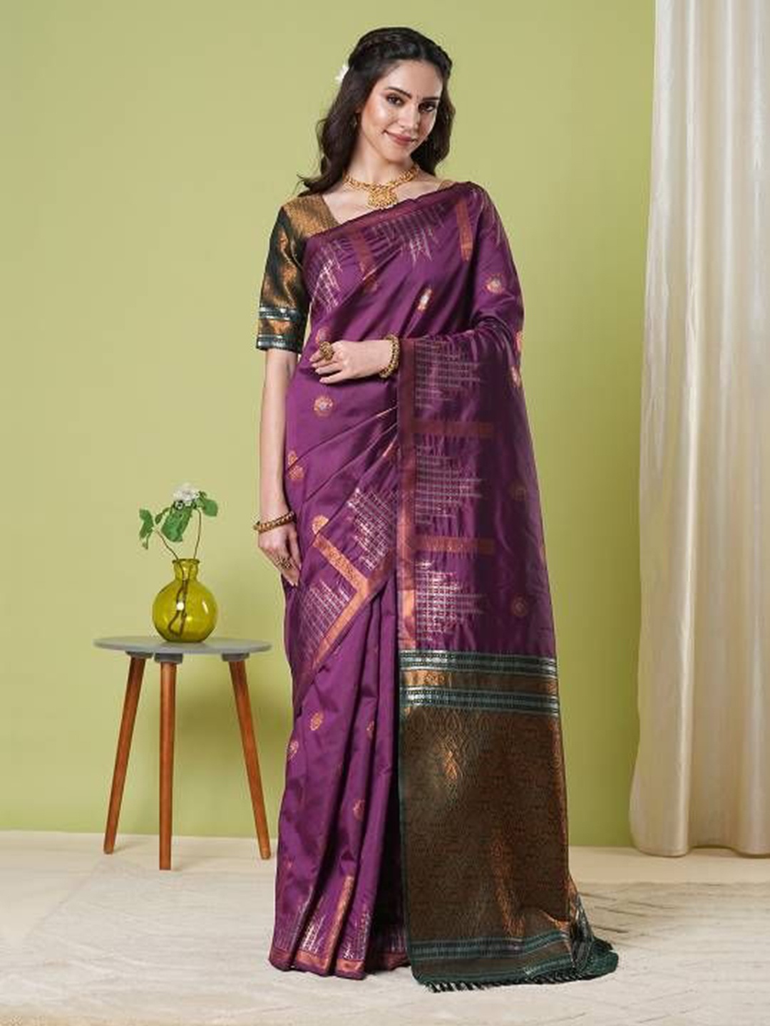 

KAYOMMI Woven Design Zari Banarasi Saree, Purple