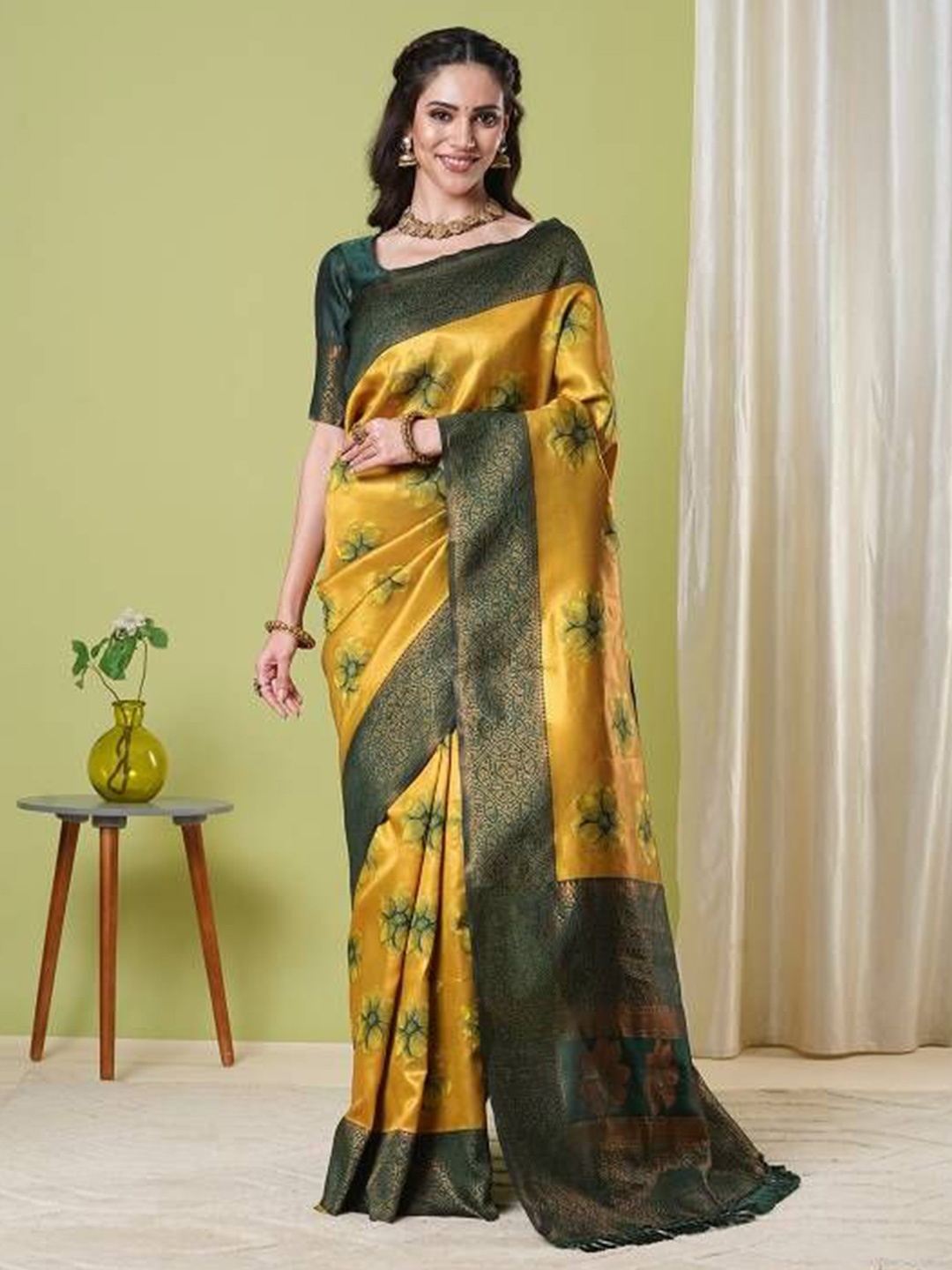 

KAYOMMI Woven Design Zari Banarasi Saree, Yellow