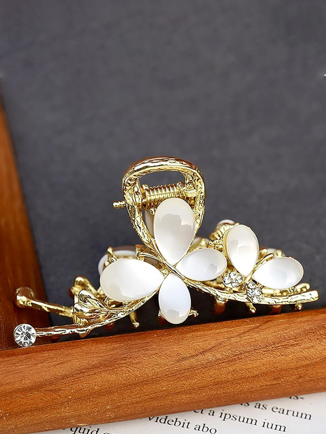 

Radhya Accessories Women Claw Clip, Gold