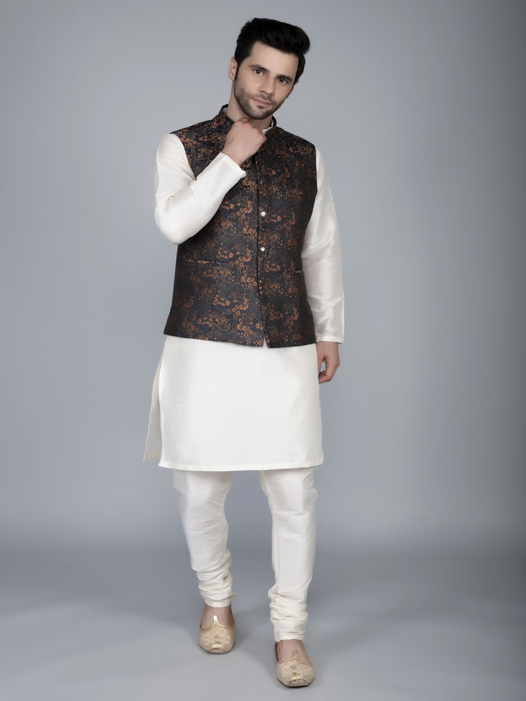 

Ethluxis Men Regular Kurta with Pyjamas, Brown