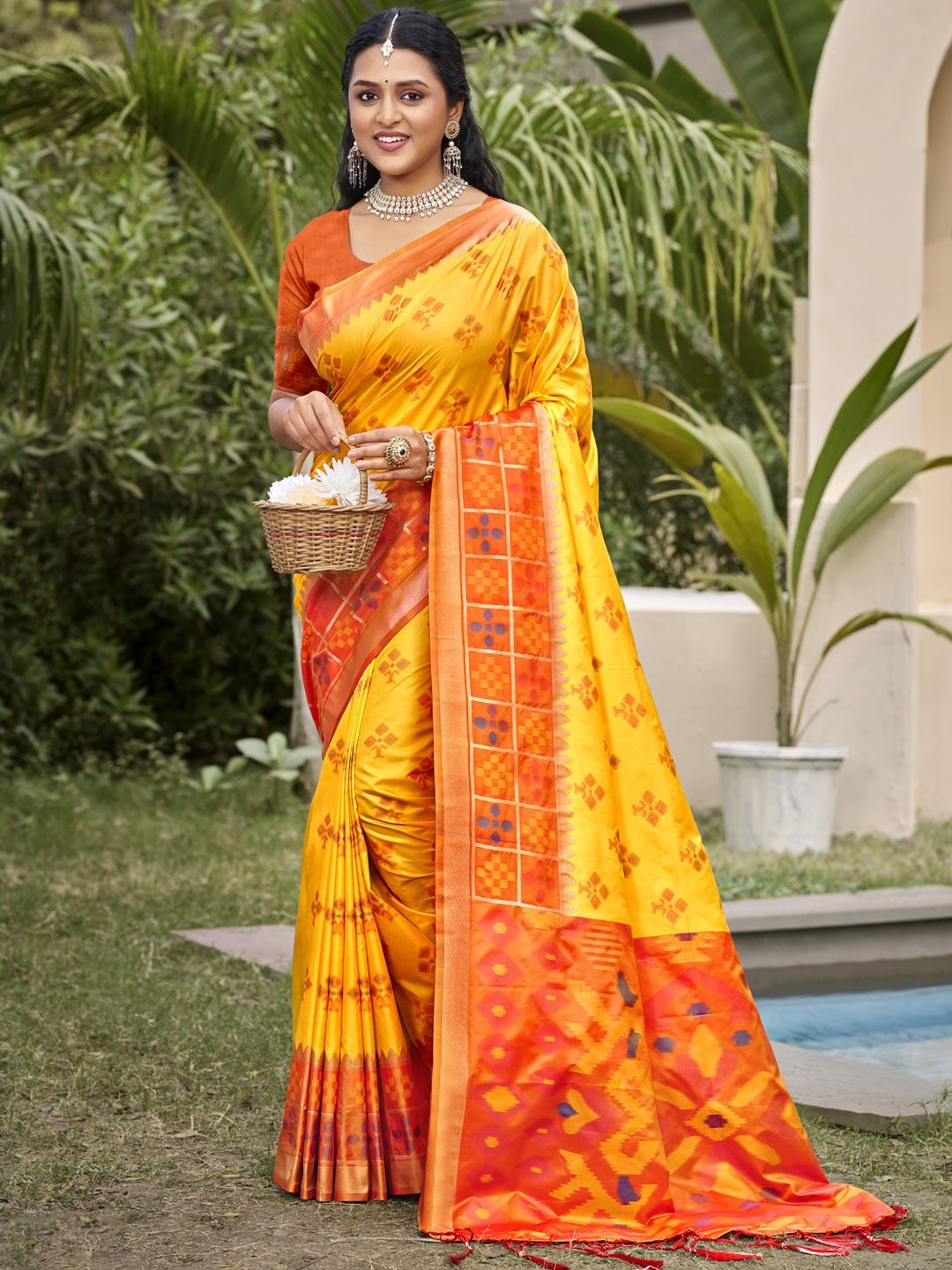

SANGAM PRINTS Woven Design Zari Tussar Saree, Yellow