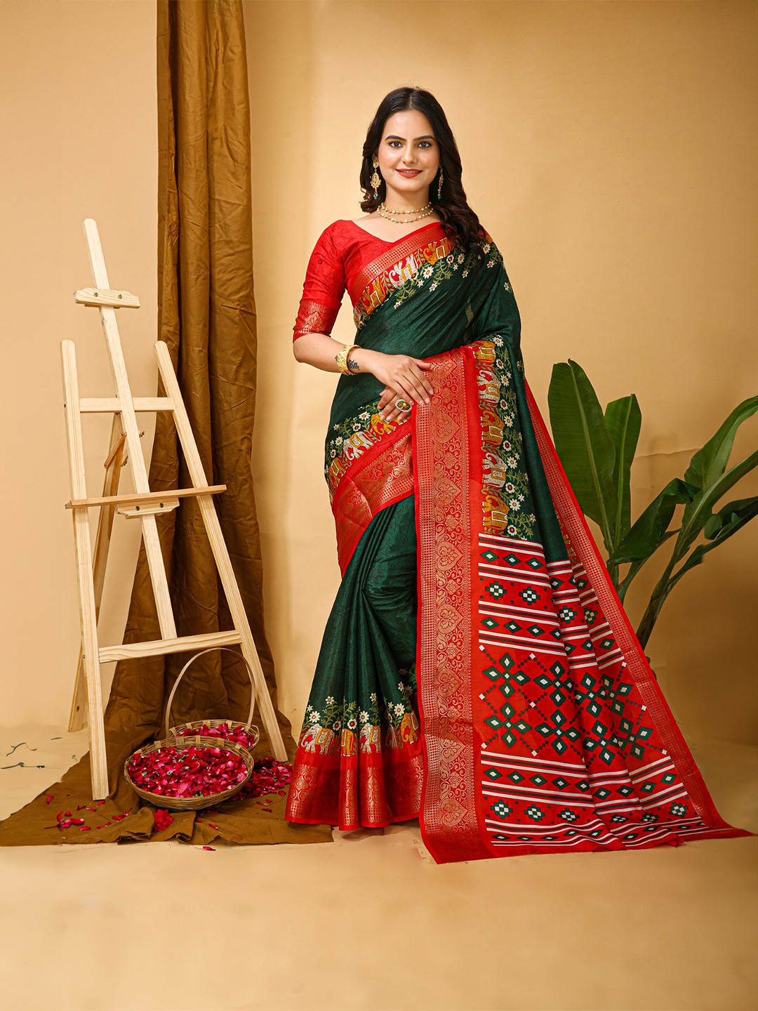 

LeeliPeeri Designer Ethnic Motifs Printed Zari Saree, Green