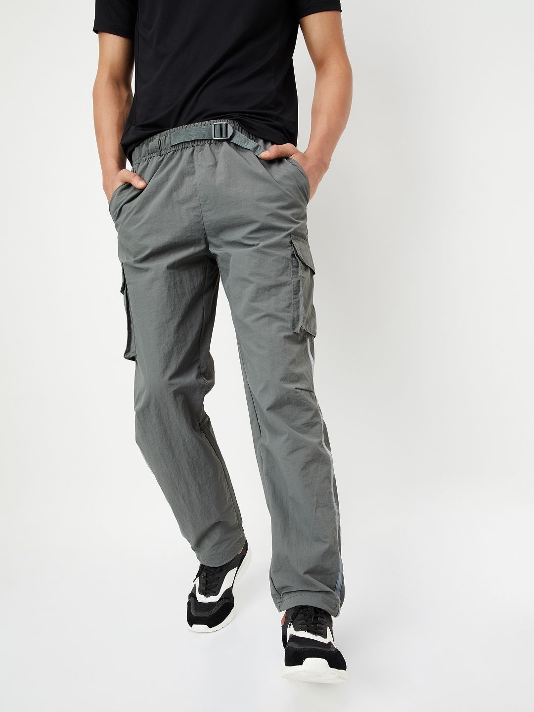 

max Men Mid-Rise Cargo Track Pants, Grey