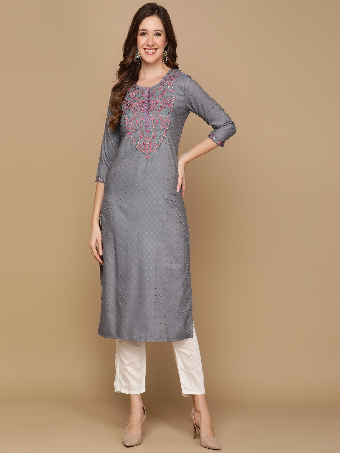 

GURRA Floral Thread Work Embroidered Round Neck Pure Cotton Straight Kurta, Grey