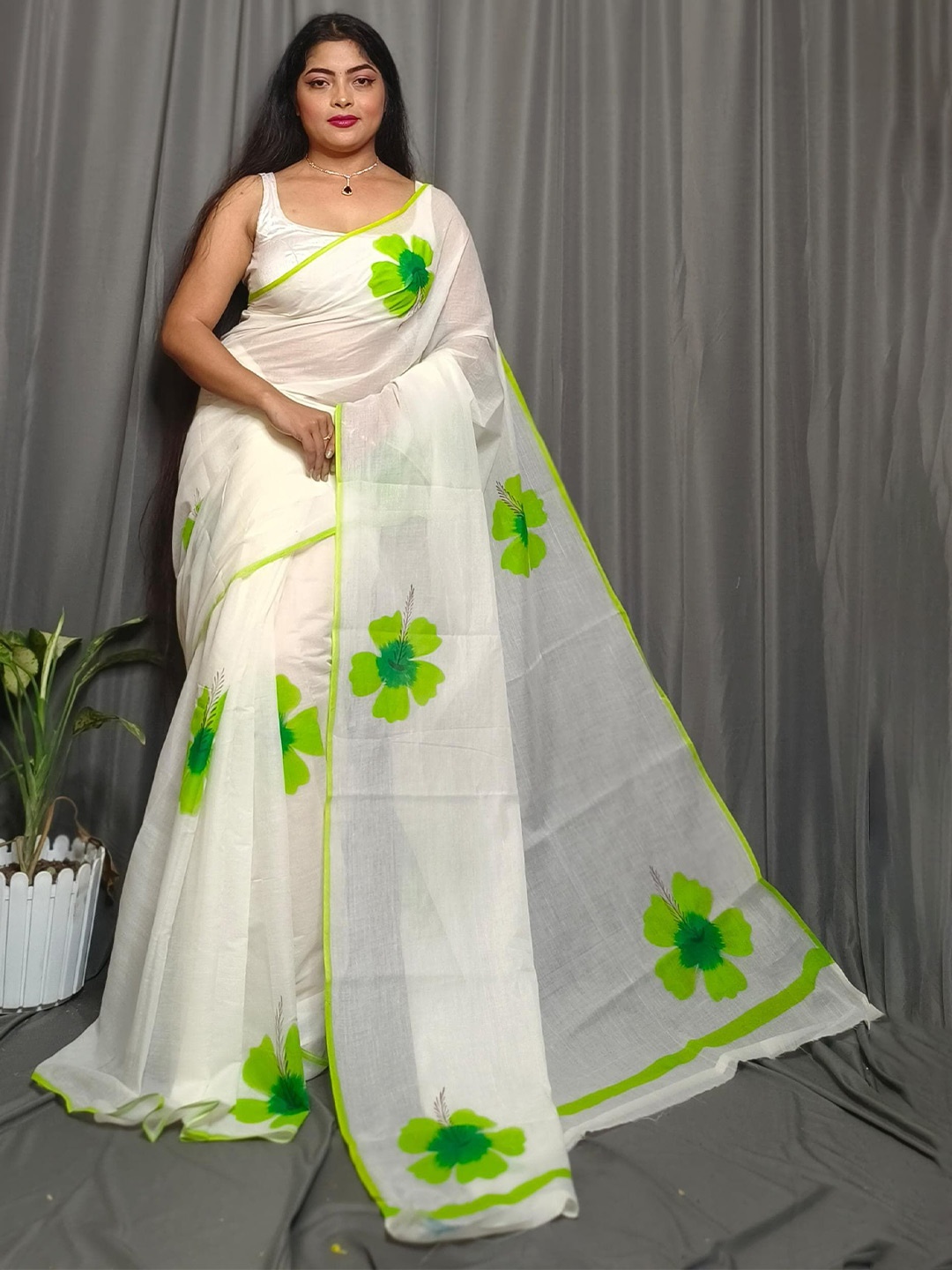 

Ruuprekha Floral Printed Pure Cotton Saree, Green