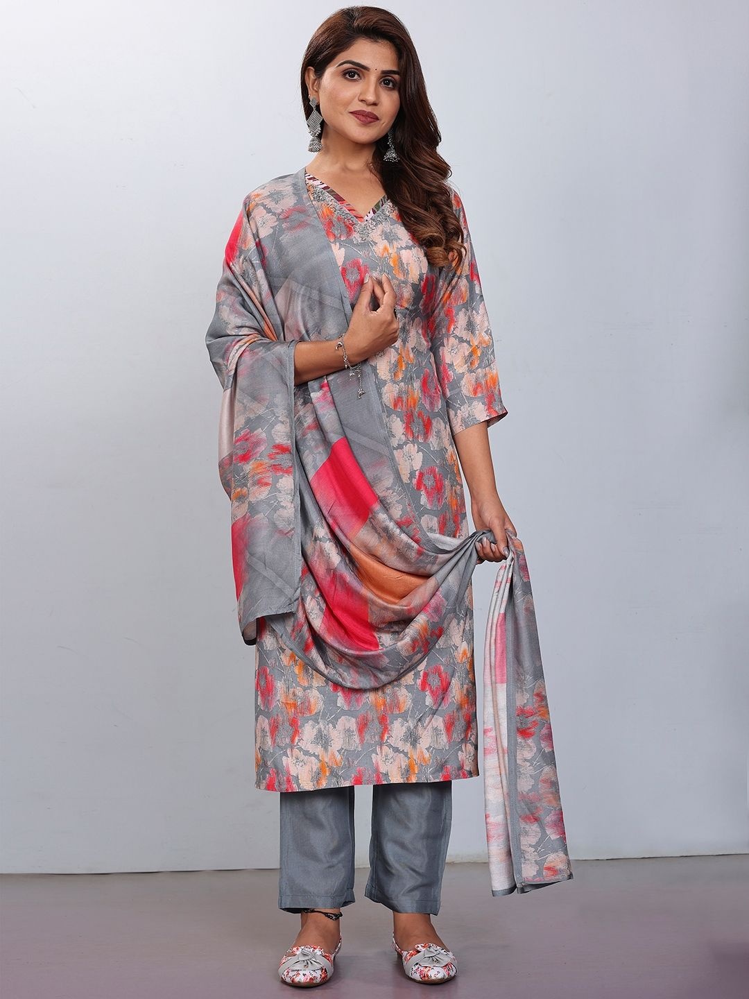 

Krimmple Women Floral Printed Regular Kurta with Pyjamas & With Dupatta, Grey