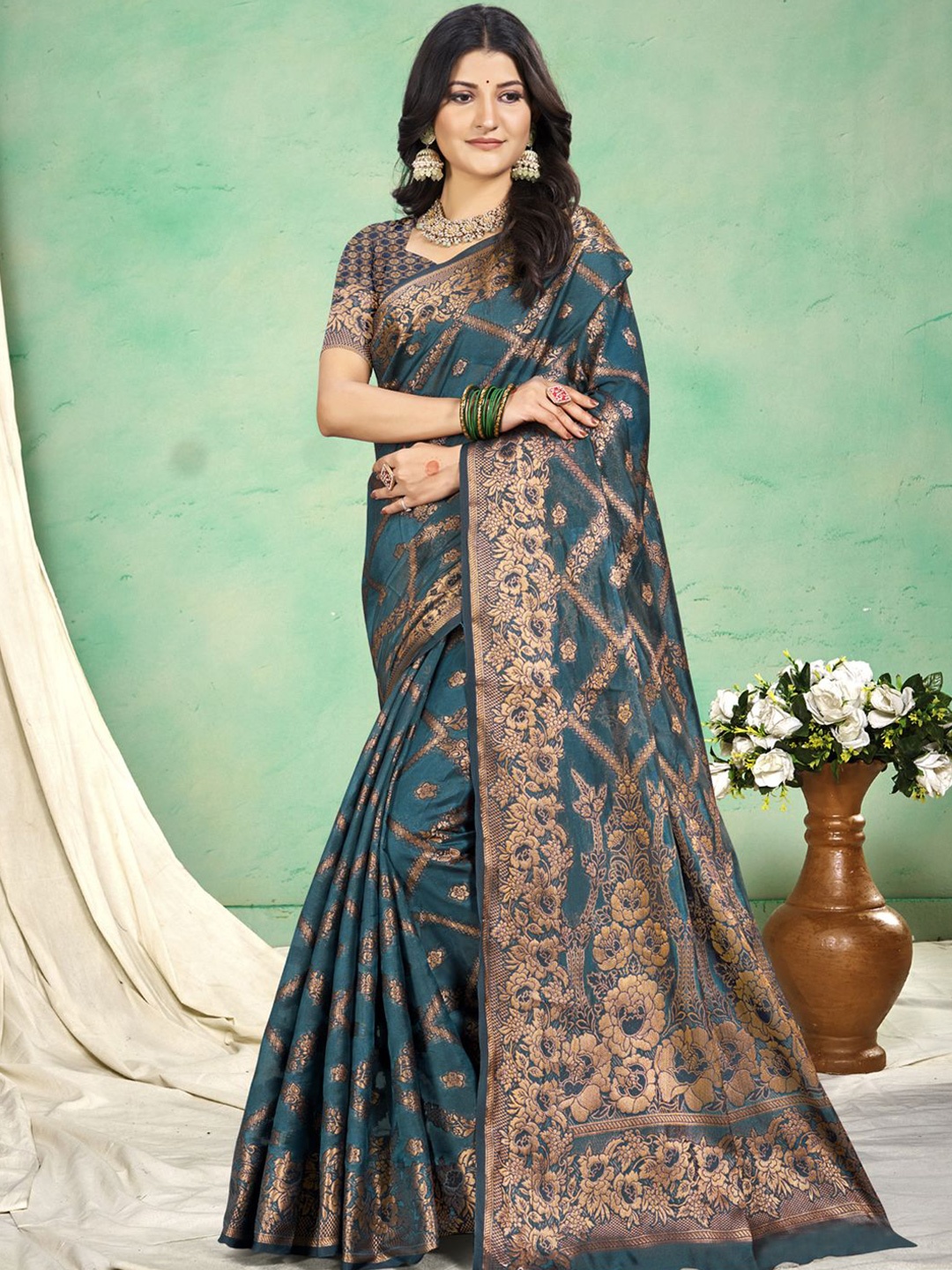 

SANGAM PRINTS Women Woven Design Zari Saree, Turquoise blue