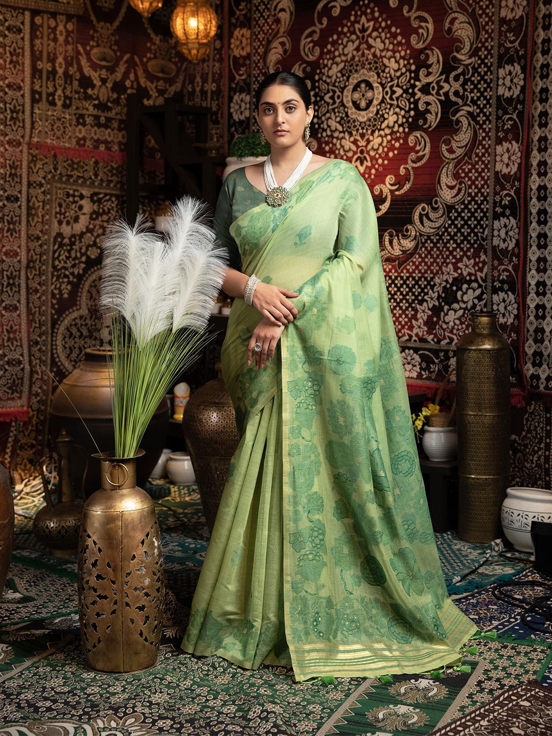 

ALAGINI Woven Design Floral Zari Jamdani Saree, Green