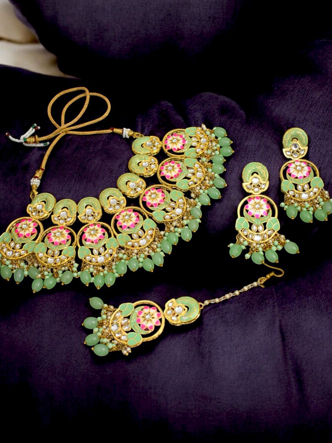 

TISHUL JEWELS Gold-Plated Stone Studded Beaded Meenakari Necklace & Earrings Maang Tika