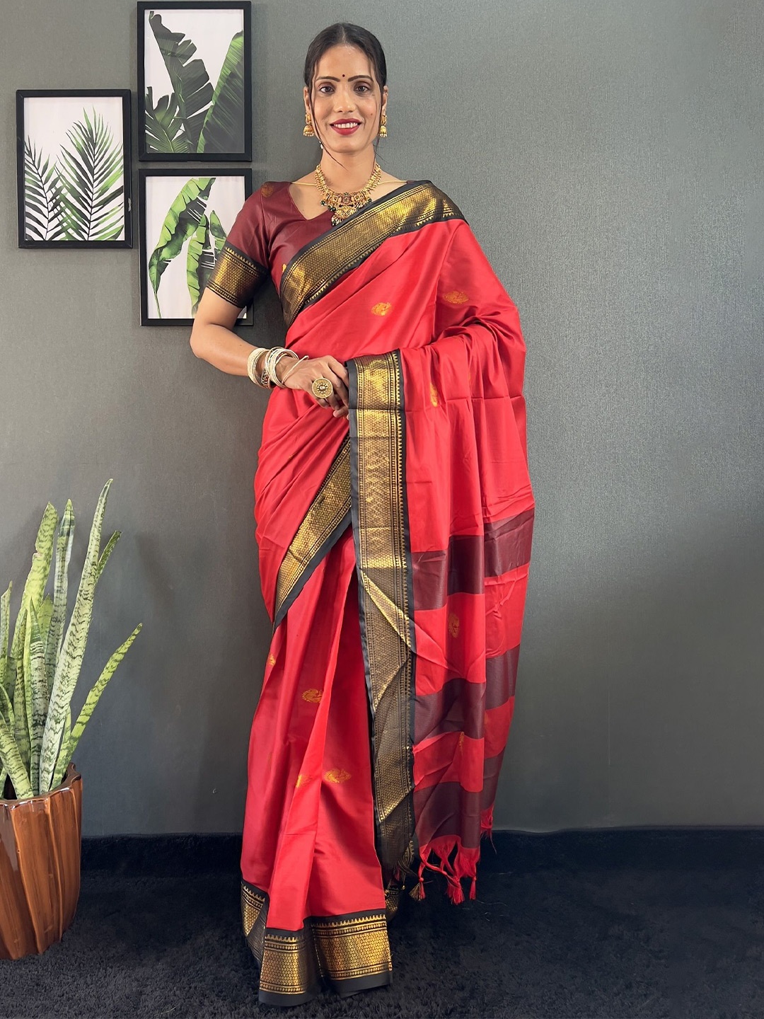 

Aika Woven Design Zari Silk Cotton Kanjeevaram Saree, Red