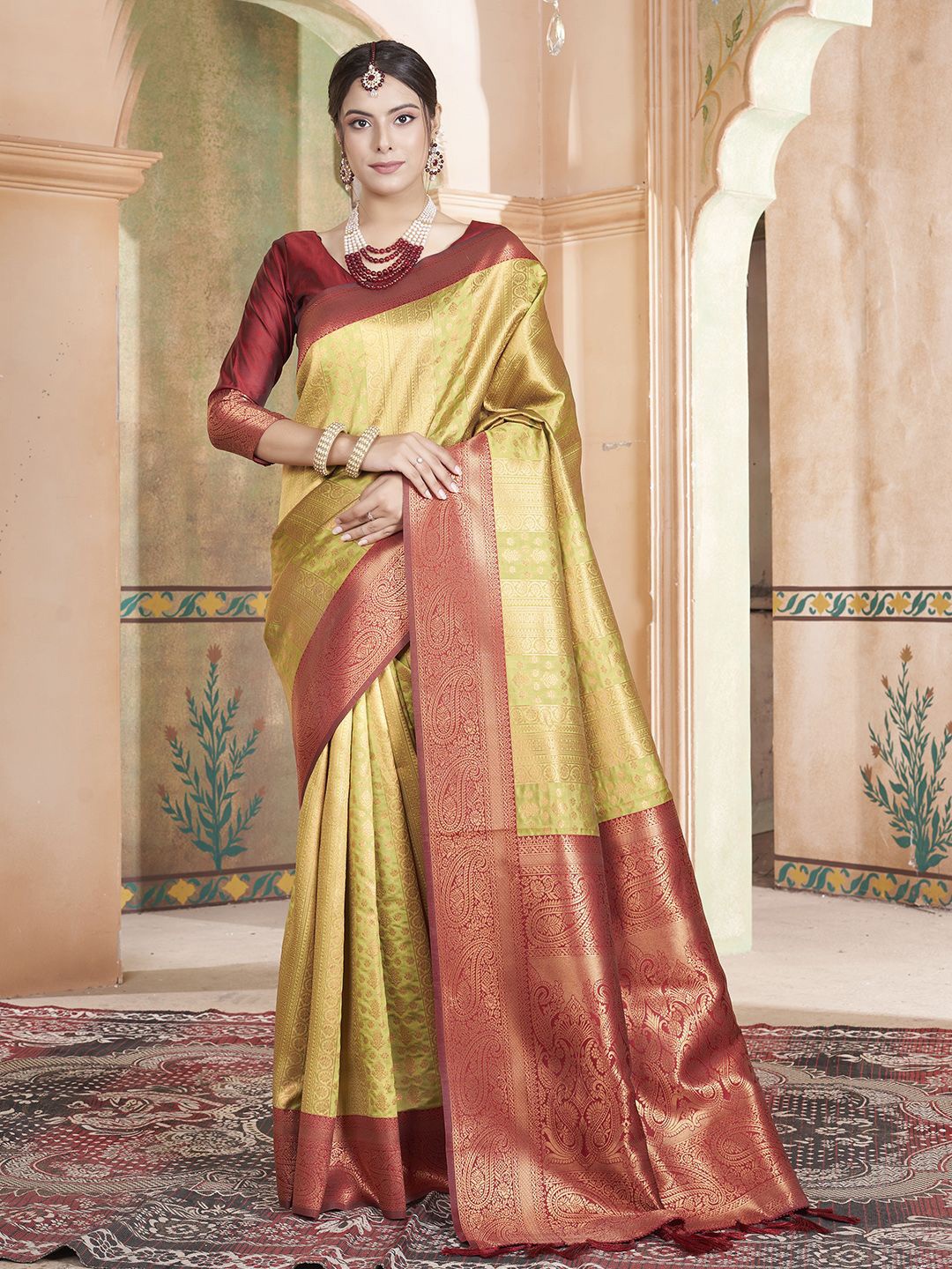 

Mitera Woven Design Zari Kanjeevaram Saree, Olive