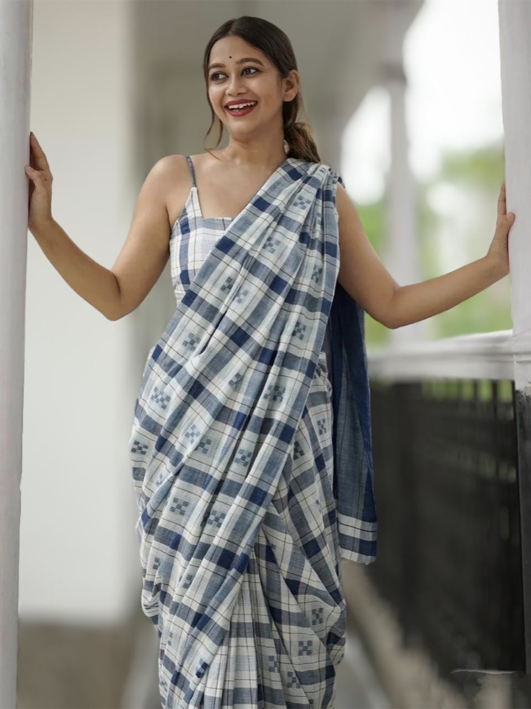 

Ruuprekha Checked Pure Cotton Khadi Saree, Blue