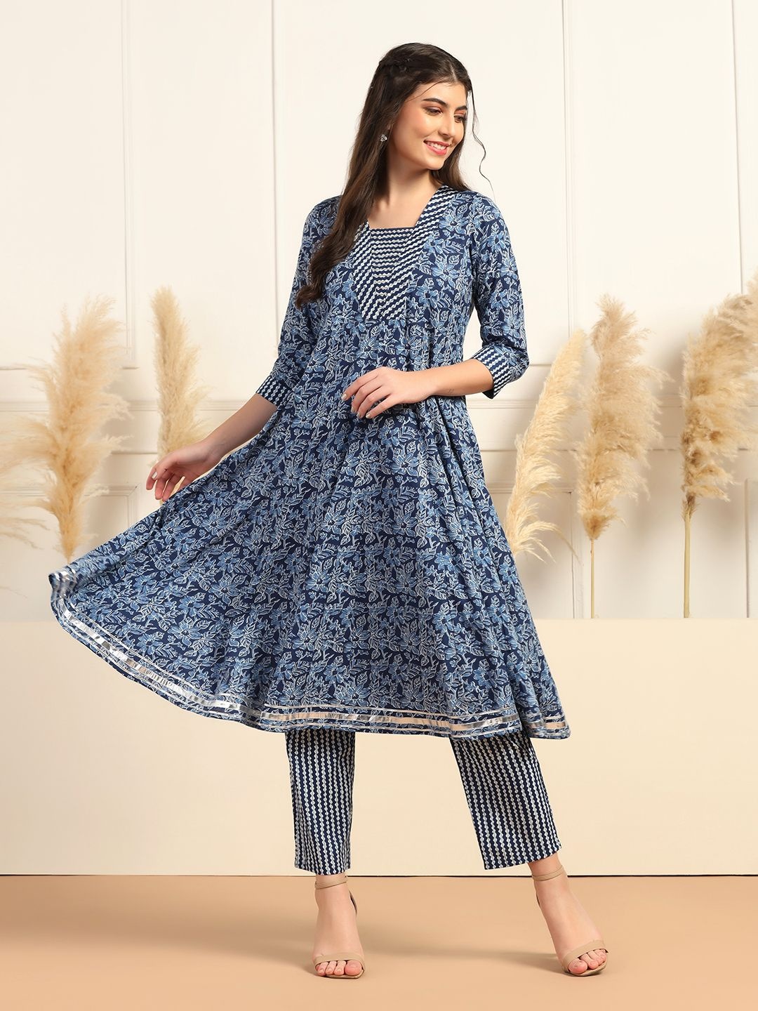 

FASHION DREAM Women Floral Printed Regular Kurta with Trousers, Navy blue