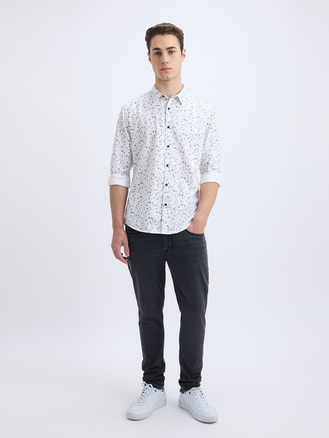 

Pepe Jeans Men Spread Collar Abstract Printed Cotton Casual Shirt, White